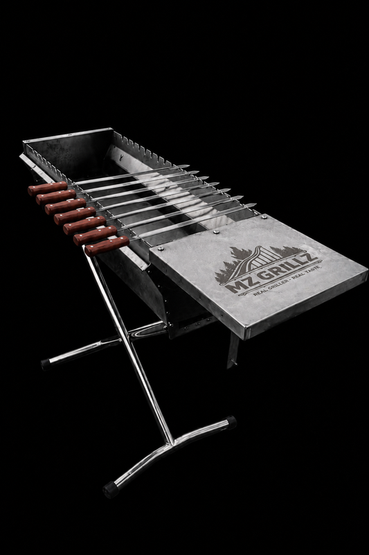 Mz Grillz Friday Adana, Holzkohlegrill mit Adanaspießen und Holzgriffen